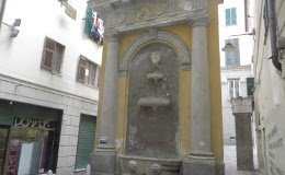 Genova Caruggi: Vacchero Place & Colonna Infame