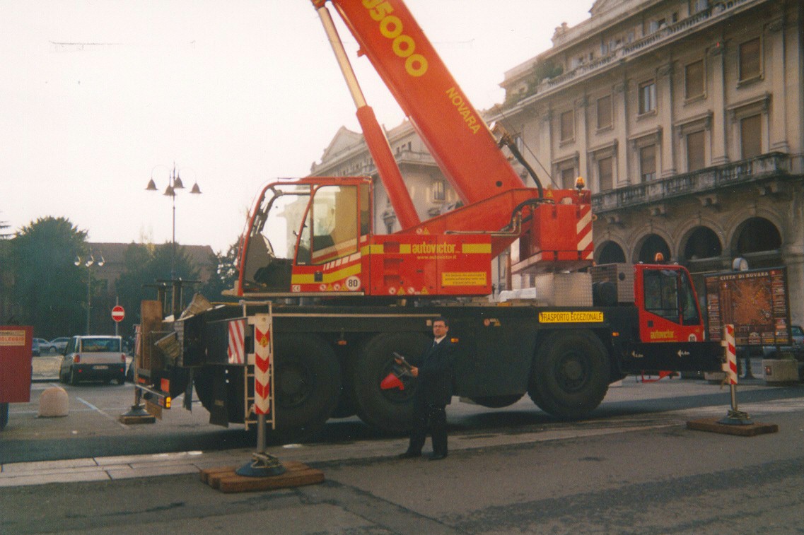 Classica Picture with Simone Viazzo and Wheel Drive in front of Autovictor Crane at Novara Congress Site